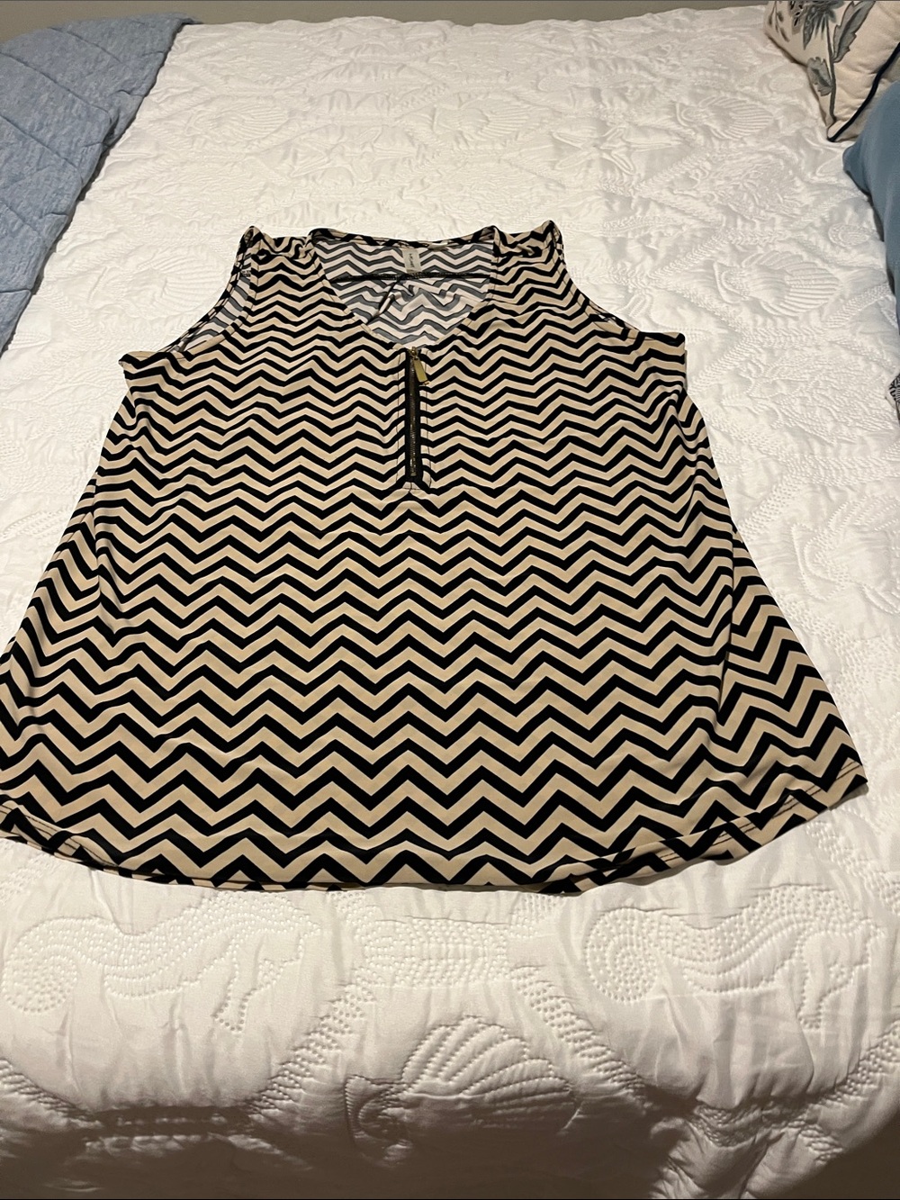 Tacera Black and Beige Chevron Sleeveless Zip-Front Top